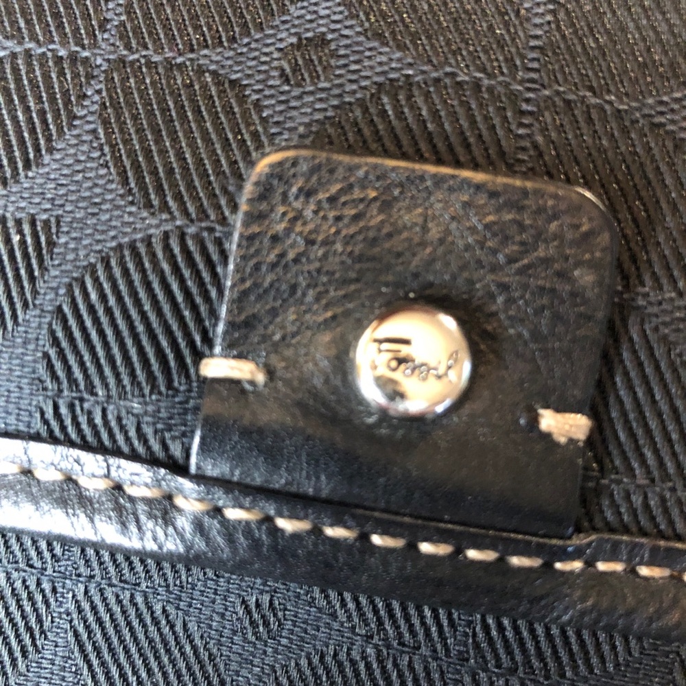 Fossil Black Messenger Bag with Adjustable Strap. Like new. OG hangtag and key - Picture 11 of 16